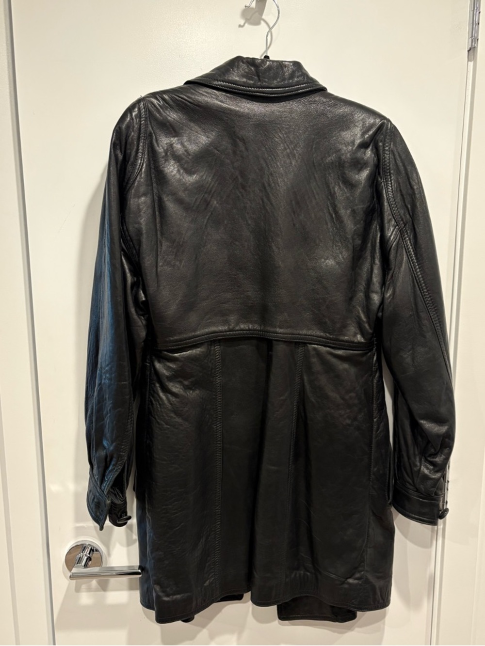 Danier Black Leather Trench Coat - Picture 4 of 6